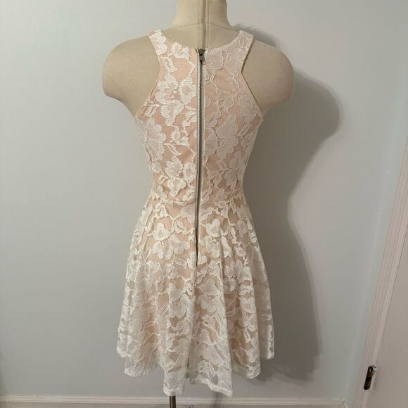 David’s Bridal City Triangle Ivory/Nude Short Lace Dress Bead Embellished Waist - Picture 7 of 11